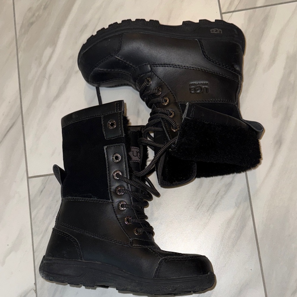Like new !UGG Black Rugged Winter Boots